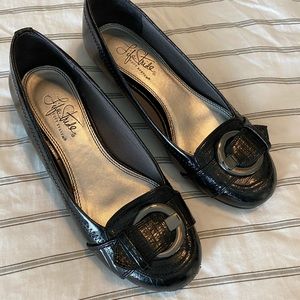 Life Stride black flats